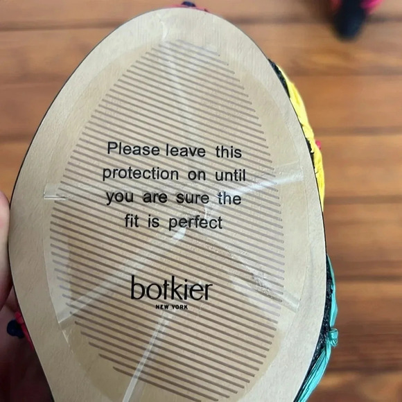 Sparkling Botkier Jesse Platform Wedge Sandals with a Raffia Floral Design - 9.5 - Picture 11 of 14